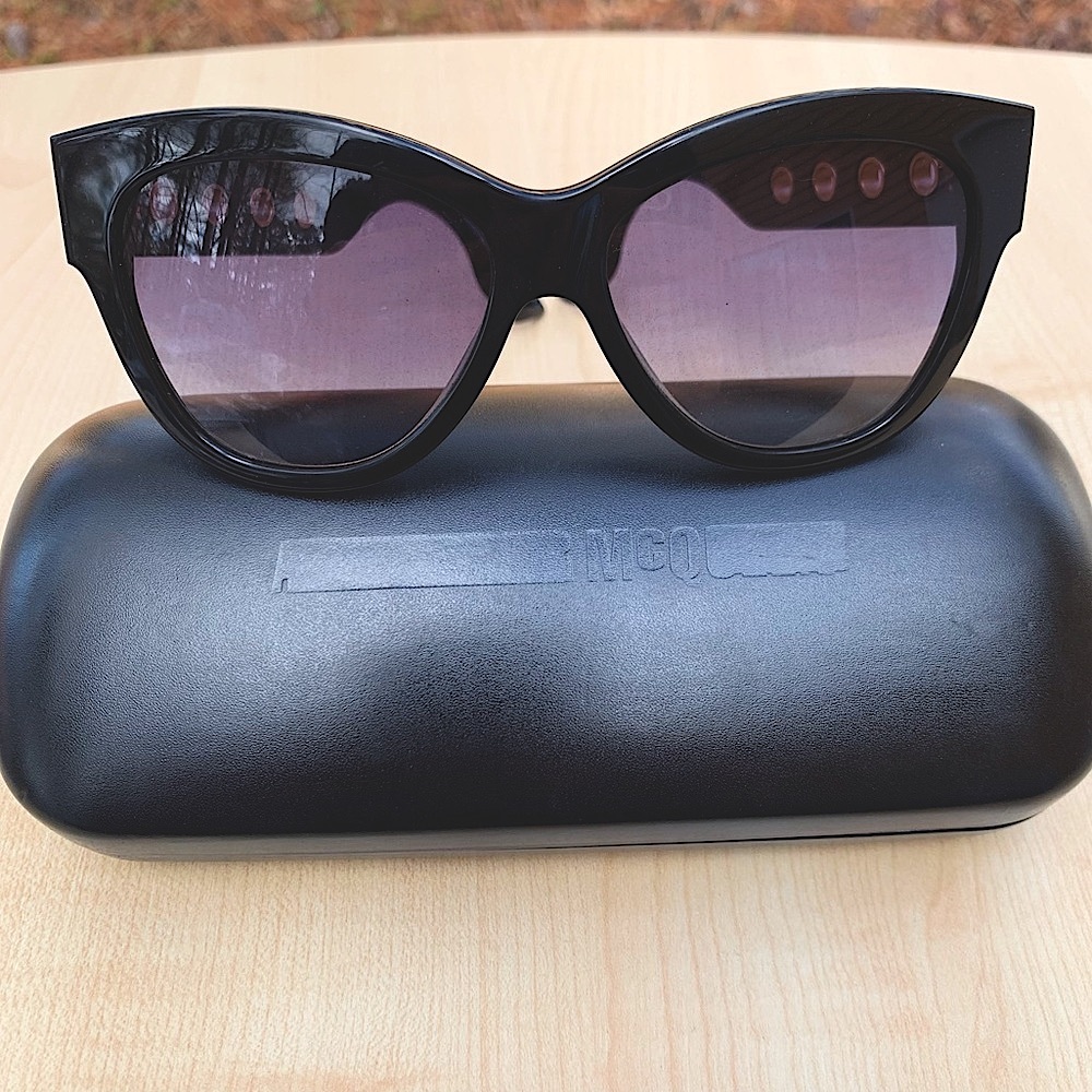 ALEXANDER MCQUEEN SUNGLASSES women’s black cateye GOLD grommets with case NEW